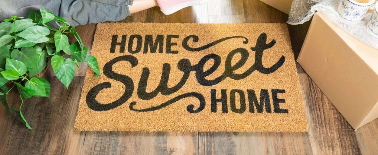 Floor mat that says "Home Sweet Home"